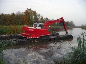 Terrassement Hugues Mougin pelle amphibie travaux curage etangs